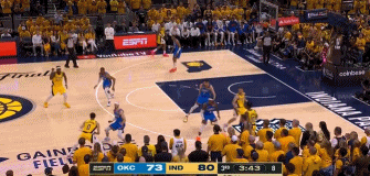 利刃穿心！哈利伯顿中路突击 大三步倚住防守滑翔挑篮打中🤩